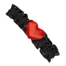 Fekete harisnyakötő piros szívvel