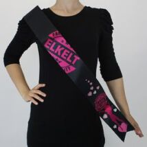 Elkelt pecséttel fekete vállszalag lányb